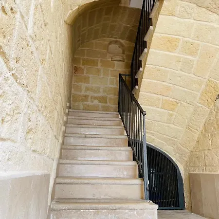 Apartment Casa Gio'-vista Mare,tribunale E Castello Nel Pieno Centro Di Trani-wifi *